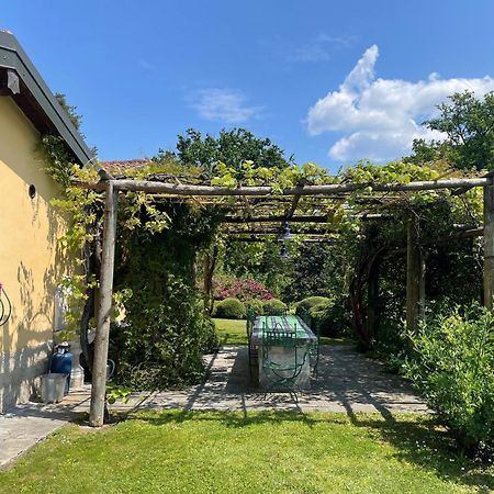 Casetta In Giardino Con Piscina Luino Kültér fotó