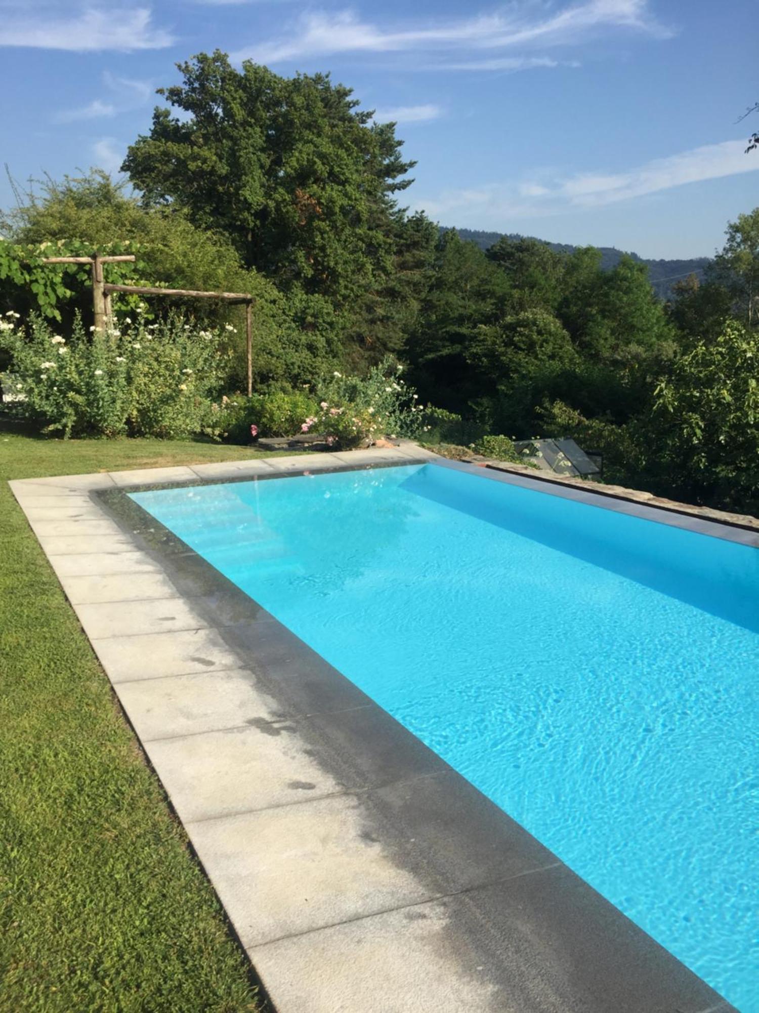 Casetta In Giardino Con Piscina Luino Kültér fotó