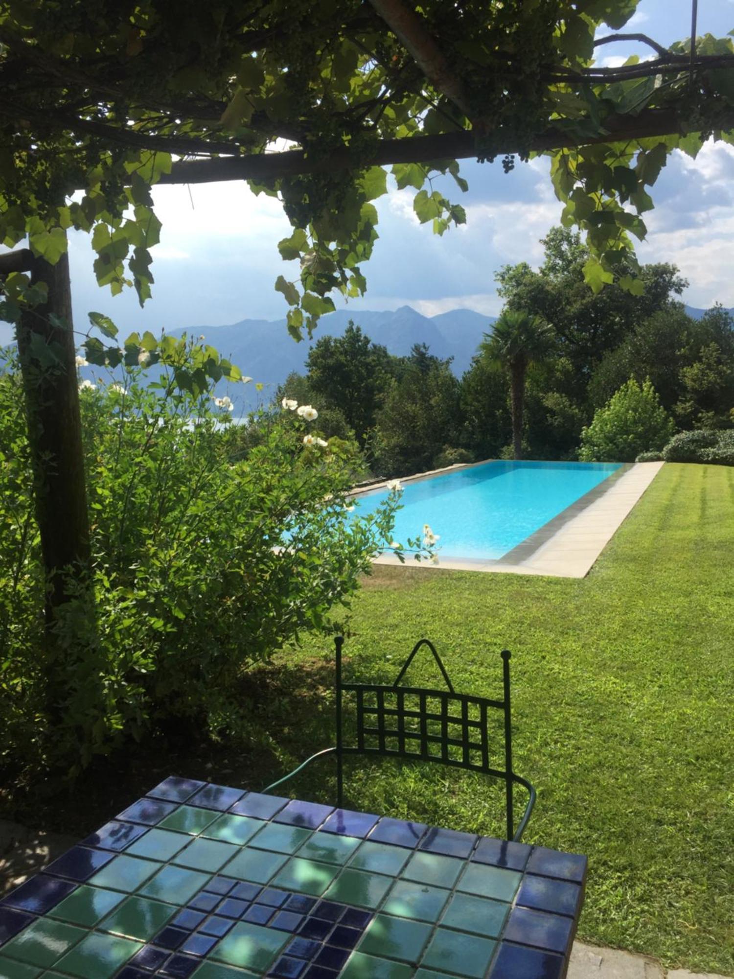 Casetta In Giardino Con Piscina Luino Kültér fotó