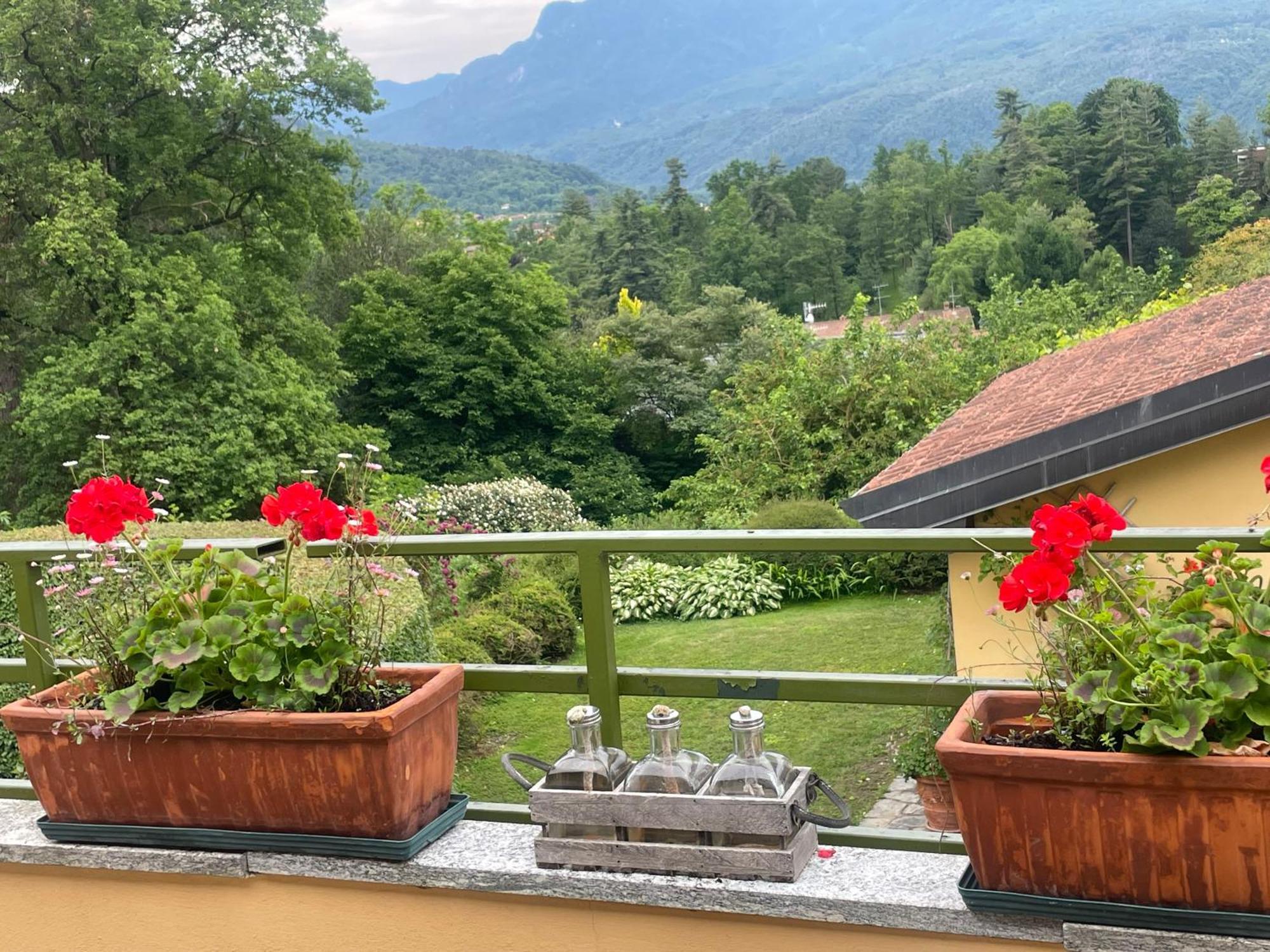 Casetta In Giardino Con Piscina Luino Kültér fotó